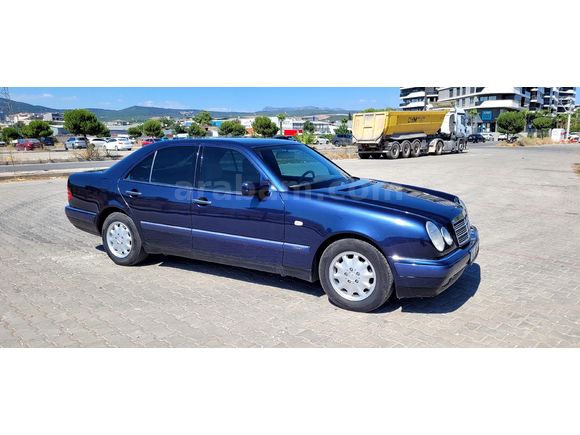 Sahibinden Mercedes - Benz E 200 Elegance 2000 Model  317.000 km Lacivert