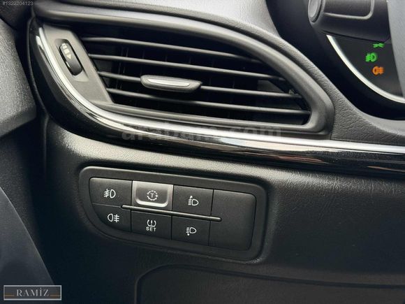 RAMİZ AUTO | 2025 EGEA CROSS 1.4 FIRE LOUNGE GSR | 6.200 KM