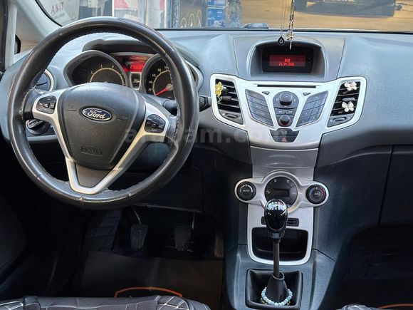 Sahibinden Ford Fiesta 1.4 Titanium 2010 Model