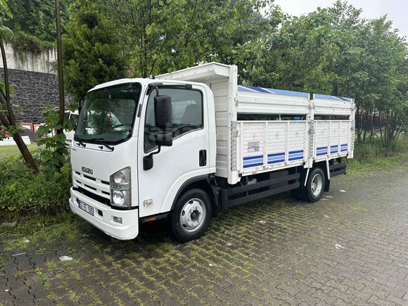 TR DE TEK HATASIZ BOYASIZ 2011 MODEL SADECE 49 BİN KM DE NPR 8