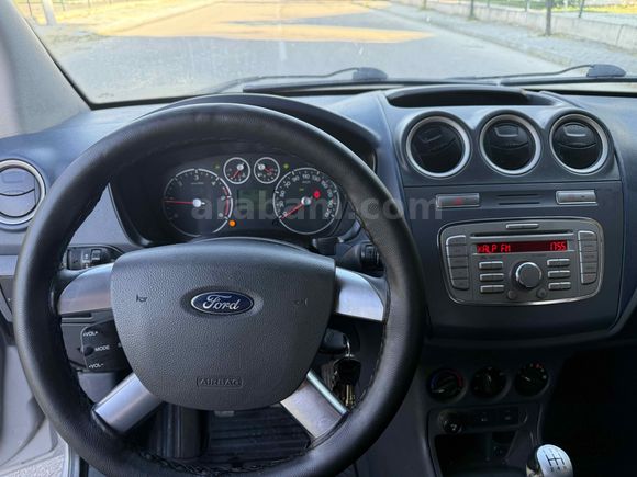 FORD CORNECT 90 LİK AİLE ARACI PIRILPIRIL
