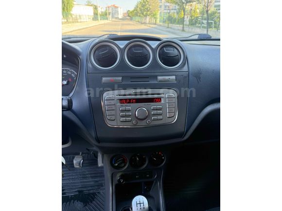 FORD CORNECT 90 LİK AİLE ARACI PIRILPIRIL