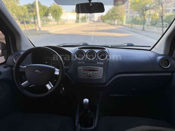 FORD CORNECT 90 LİK AİLE ARACI PIRILPIRIL