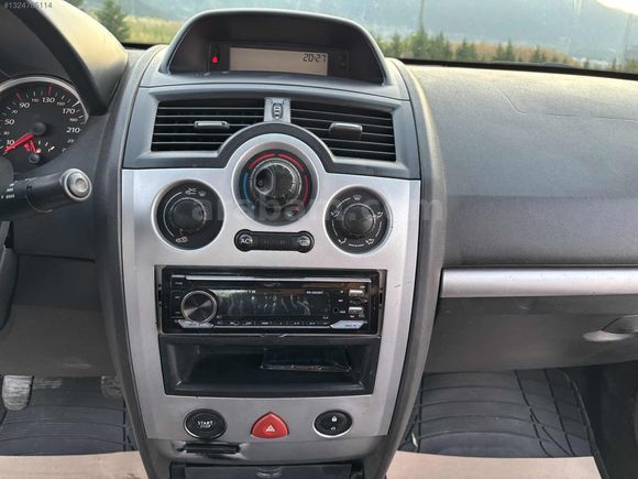 2009 DEĞİŞENSİZ 245 000 KM MEGANE TAKAS AÇIK