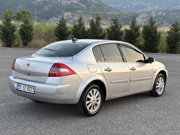 2009 DEĞİŞENSİZ 245 000 KM MEGANE TAKAS AÇIK