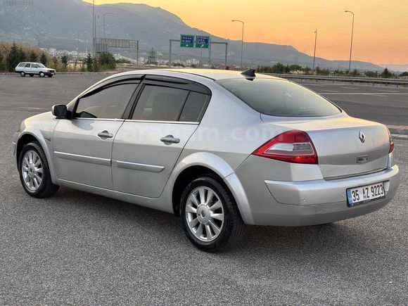 2009 DEĞİŞENSİZ 245 000 KM MEGANE TAKAS AÇIK