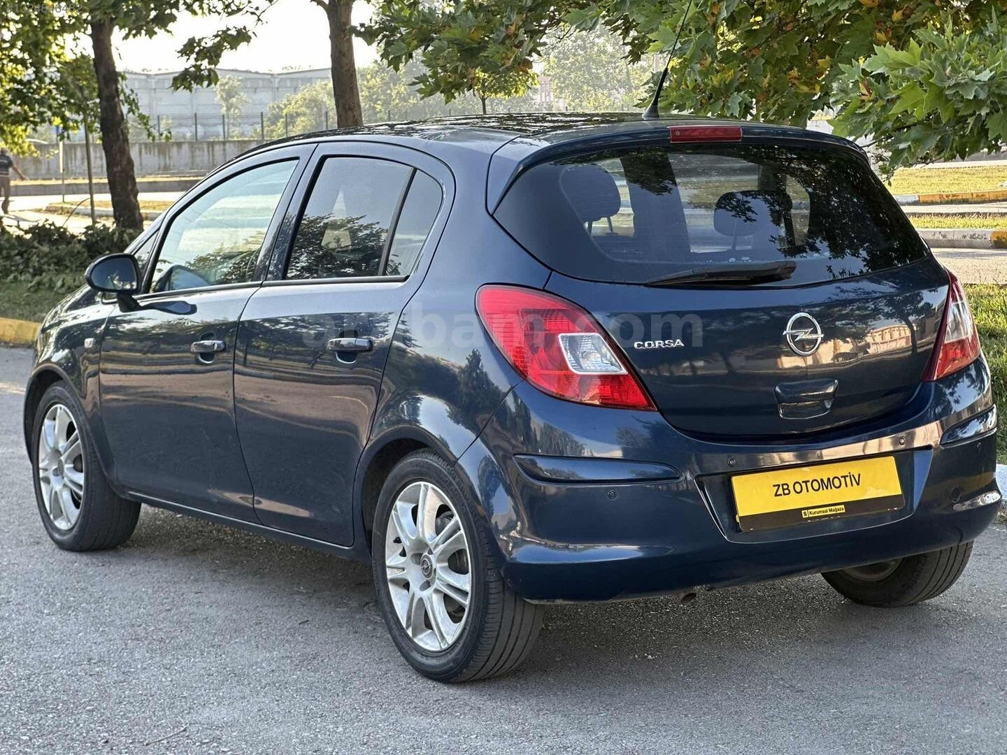 Galeriden Opel Corsa 1.4 Twinport Enjoy 111 2011 Model Samsun 147.500 km Lacivert 7