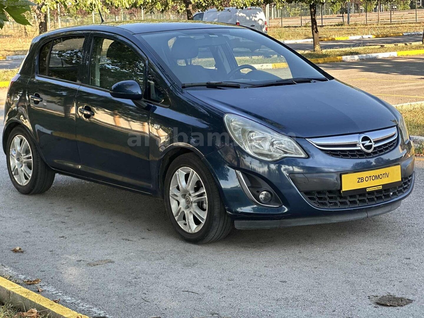 Galeriden Opel Corsa 1.4 Twinport Enjoy 111 2011 Model Samsun 147.500 km Lacivert 3