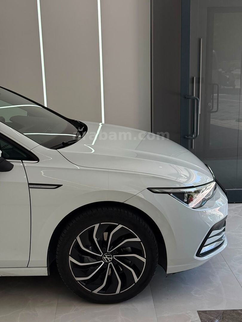 Galeriden Volkswagen Golf 1.0 eTSI Style 2024 Model Isparta 38.900 km Beyaz 3