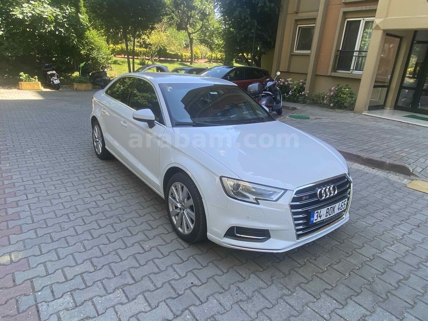 Galeriden Audi A3 Sedan 1.6 TDI Design Line 2018 Model İstanbul 323.000 km Beyaz 2
