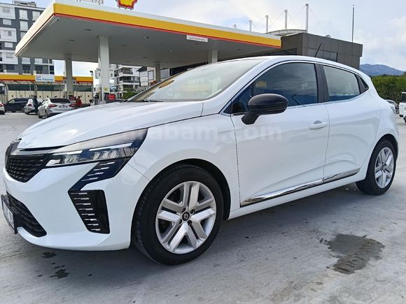 Sahibinden Tramersiz Clio 1.0 TCe Evolution 2025 Model  32200 km Beyaz