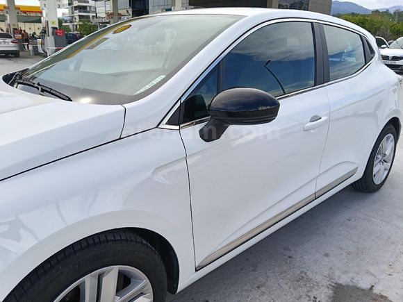 Sahibinden Tramersiz Clio 1.0 TCe Evolution 2025 Model  32200 km Beyaz