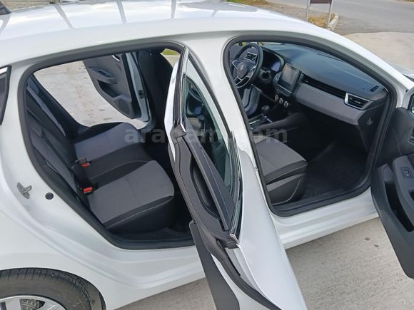 Sahibinden Tramersiz Clio 1.0 TCe Evolution 2025 Model  32200 km Beyaz