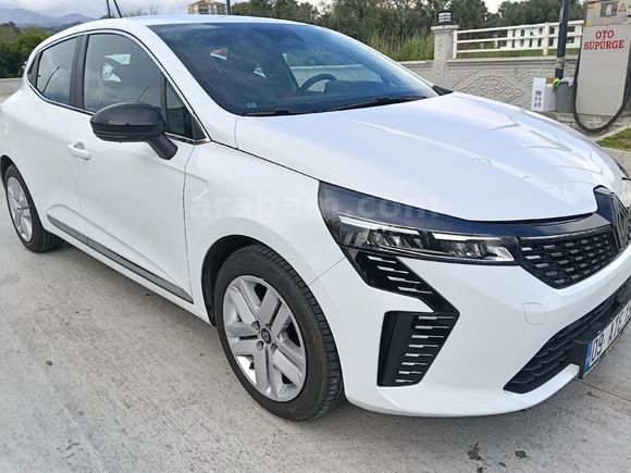 Sahibinden Tramersiz Clio 1.0 TCe Evolution 2025 Model  32200 km Beyaz