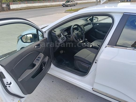 Sahibinden Tramersiz Clio 1.0 TCe Evolution 2025 Model  32200 km Beyaz