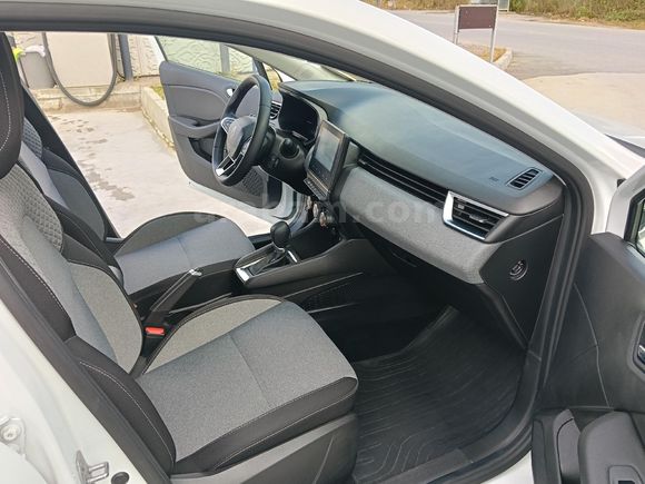 Sahibinden Tramersiz Clio 1.0 TCe Evolution 2025 Model  32200 km Beyaz