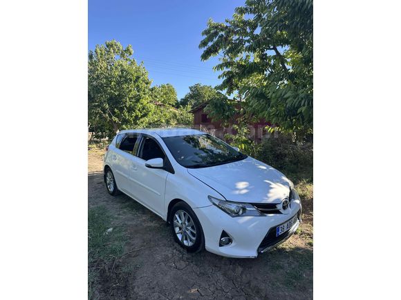 Sahibinden Toyota Auris 1.4 D-4D Advance 2013 Model 