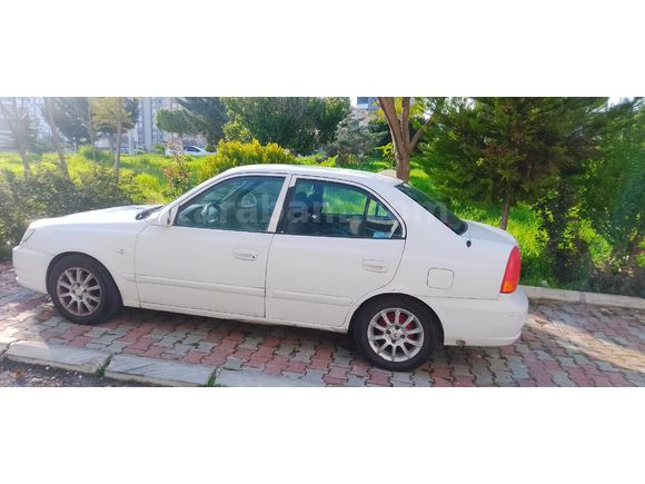Sahibinden Hyundai Accent 1.6 Admire 2006 Model  282000 km Beyaz