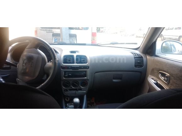Sahibinden Hyundai Accent 1.6 Admire 2006 Model  282000 km Beyaz