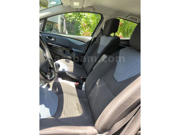 10 yıllık sahibinden Renault Clio 0.9 TCe Icon 2012 Model  162.000 km Siyah