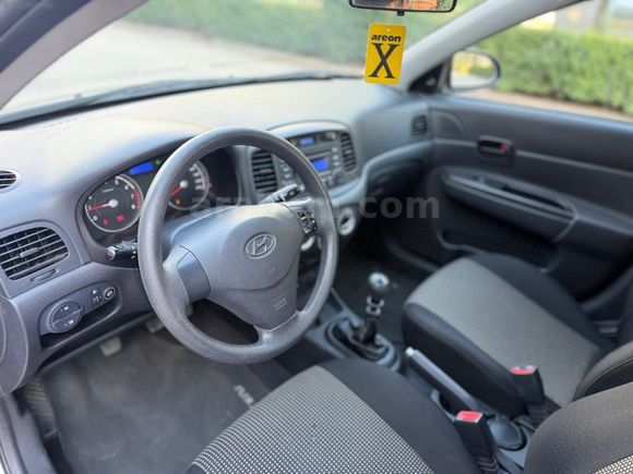 2011 HYUNDAİ ERA KM 103 BİN ABS ESP VARDIR