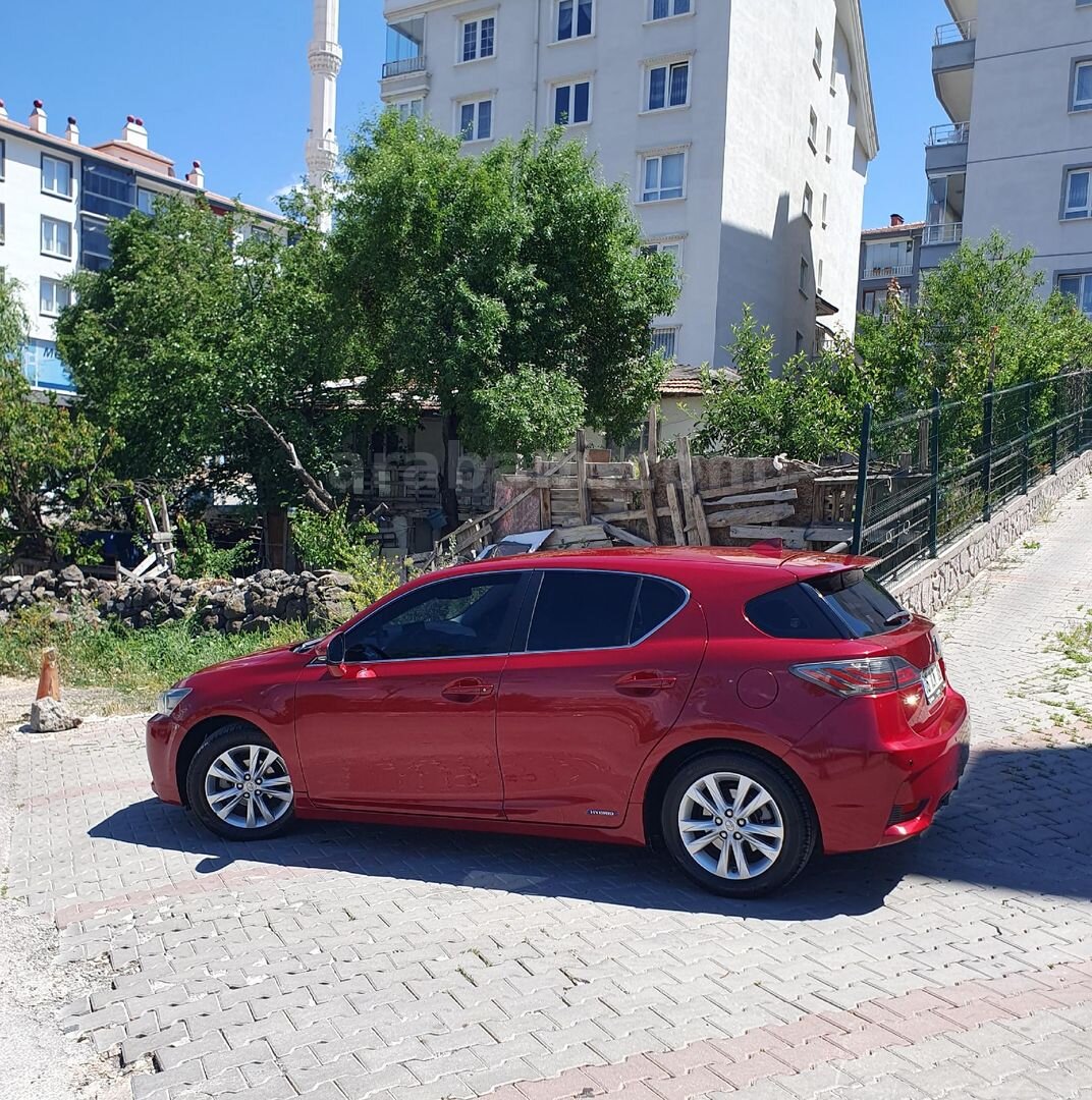 Sahibinden Lexus CT 200h Comfort Plus 2017 Model Ankara 172.500 km Bordo 4