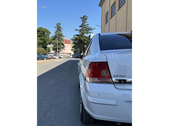 TEMİZ BAKIMLI DÜŞÜK KM 'li AİLE ARACI