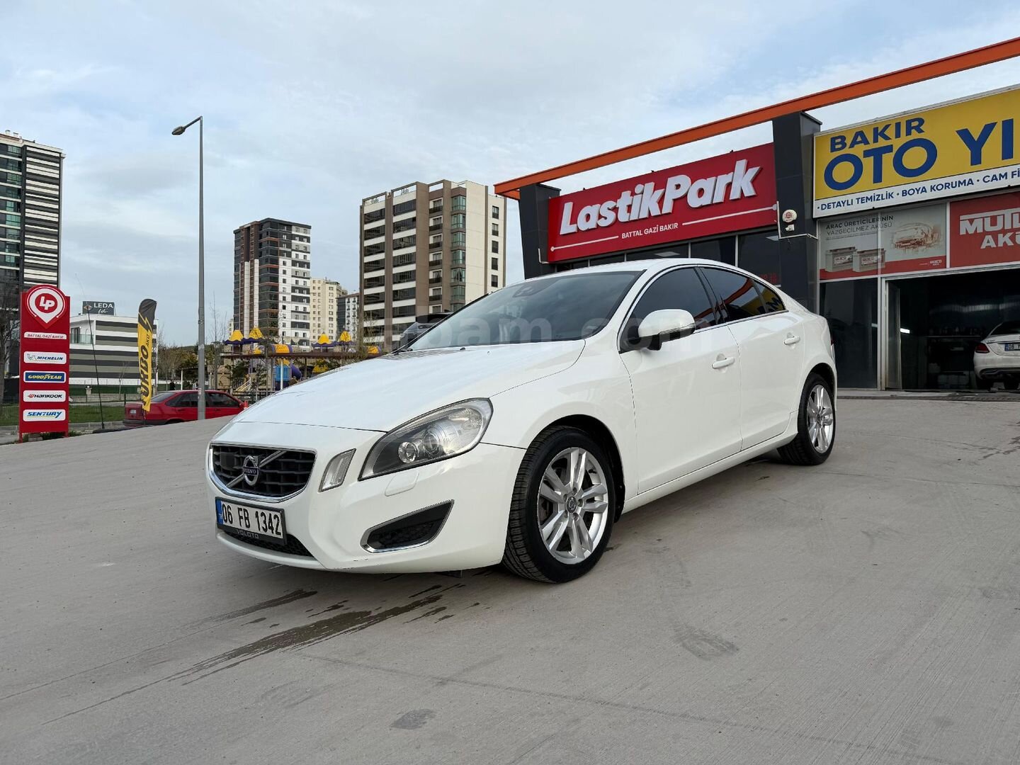 Sahibinden Volvo S60 1.6 D Advance 2013 Model Ankara 287.000 km Beyaz 4