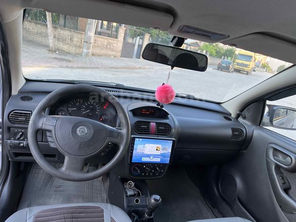 DÜŞÜK KM Lİ DEGİŞENSİZ CORSA
