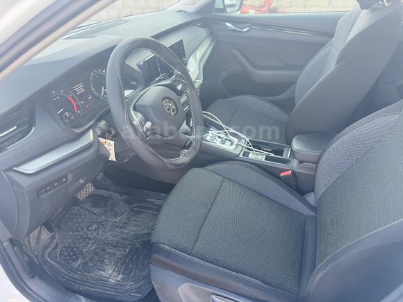 Sahibinden Skoda Octavia 1.0 e-Tec Elite 2021 Model Mardin 30.000 km Beyaz