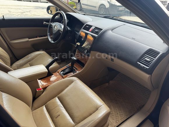 285.000 de Accord 2.4 Executive 2004 Model 