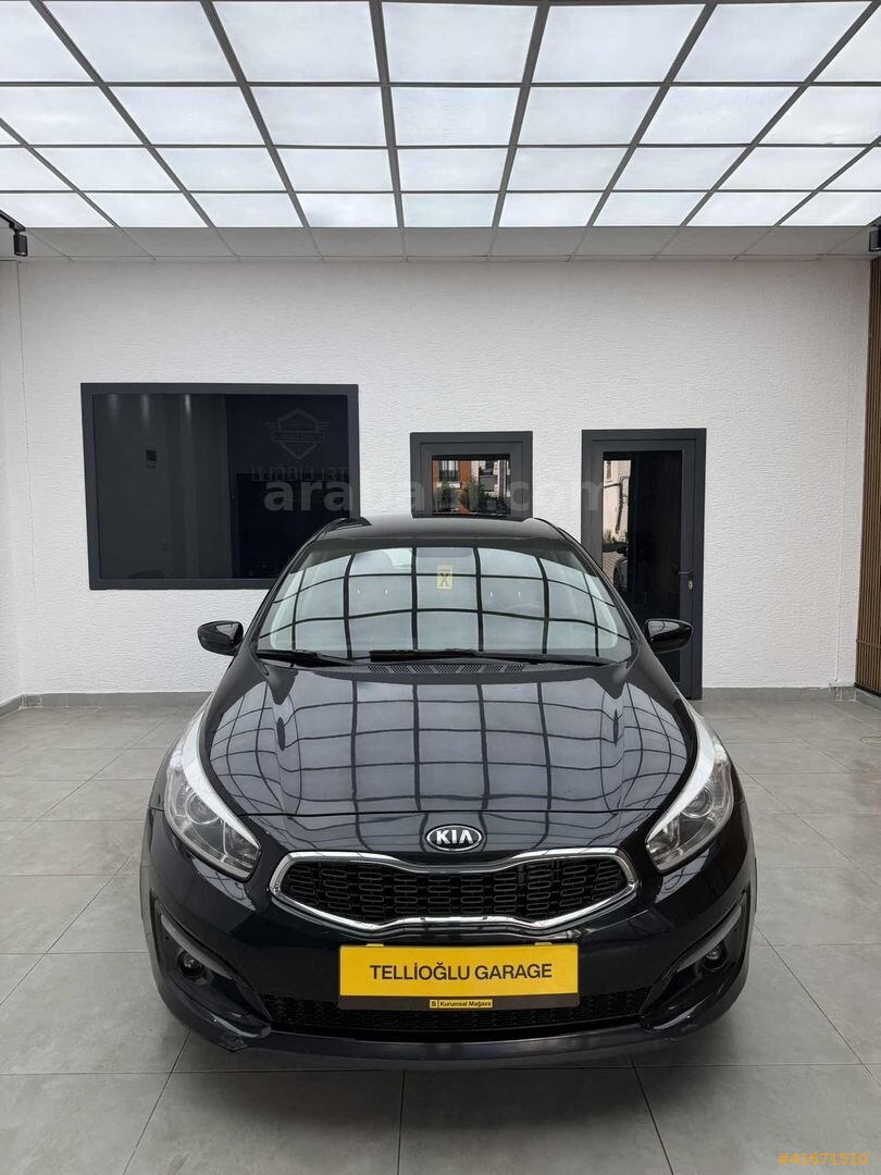 Galeriden Kia Ceed 1.6 CRDi Comfort 2015 Model Kocaeli 170.000 km Siyah 4