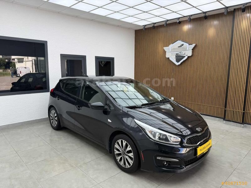Galeriden Kia Ceed 1.6 CRDi Comfort 2015 Model Kocaeli 170.000 km Siyah