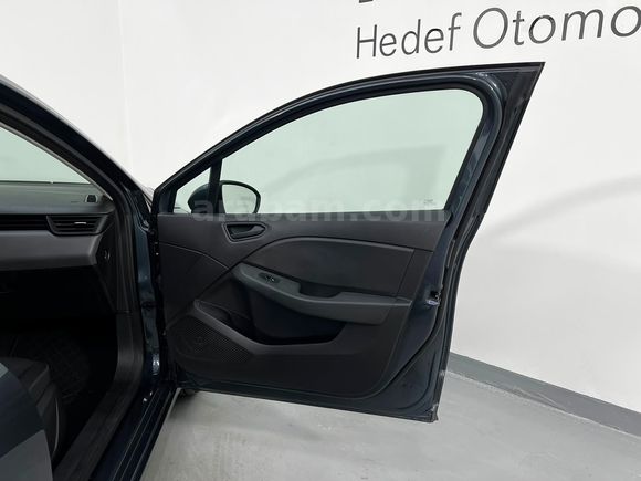 HEDEF RENAULT PLAZA'DAN 2022 CLİO JOY XTRONİC EKRANLI - ORİJİNAL