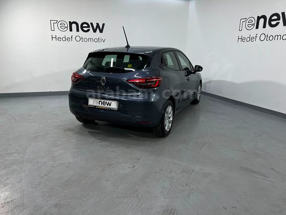 HEDEF RENAULT PLAZA'DAN 2022 CLİO JOY XTRONİC EKRANLI - ORİJİNAL