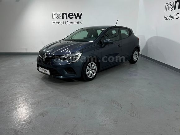 HEDEF RENAULT PLAZA'DAN 2022 CLİO JOY XTRONİC EKRANLI - ORİJİNAL