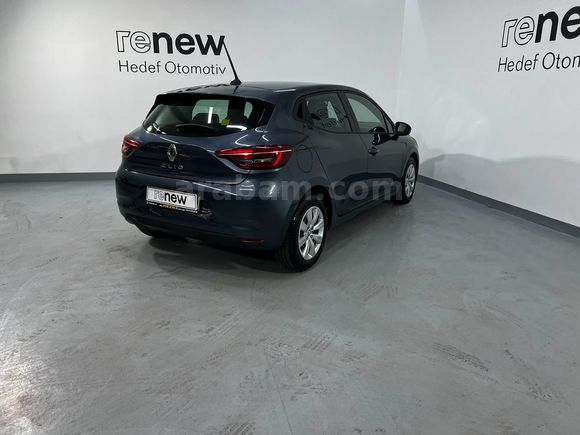 HEDEF RENAULT PLAZA'DAN 2022 CLİO JOY XTRONİC EKRANLI - ORİJİNAL