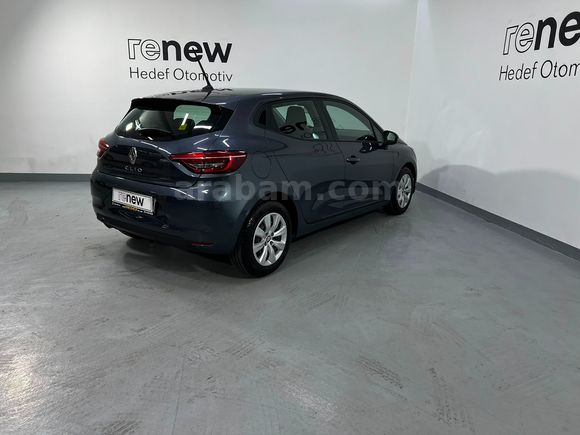 HEDEF RENAULT PLAZA'DAN 2022 CLİO JOY XTRONİC EKRANLI - ORİJİNAL