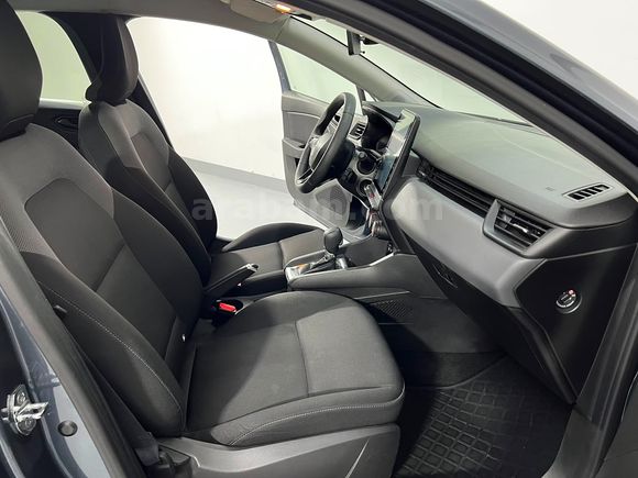 HEDEF RENAULT PLAZA'DAN 2022 CLİO JOY XTRONİC EKRANLI - ORİJİNAL