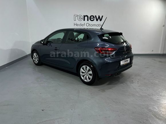 HEDEF RENAULT PLAZA'DAN 2022 CLİO JOY XTRONİC EKRANLI - ORİJİNAL