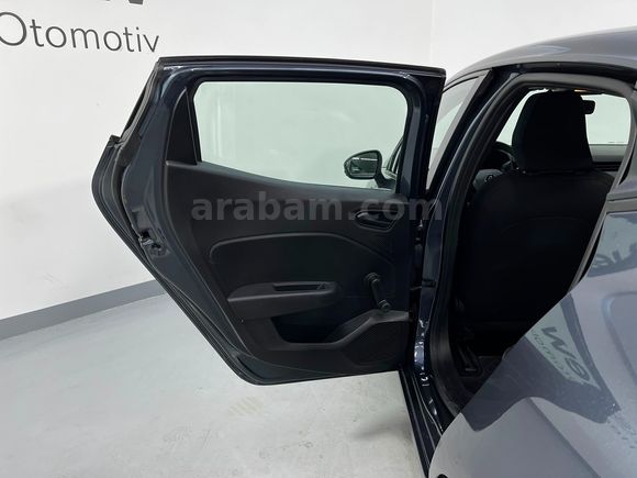 HEDEF RENAULT PLAZA'DAN 2022 CLİO JOY XTRONİC EKRANLI - ORİJİNAL