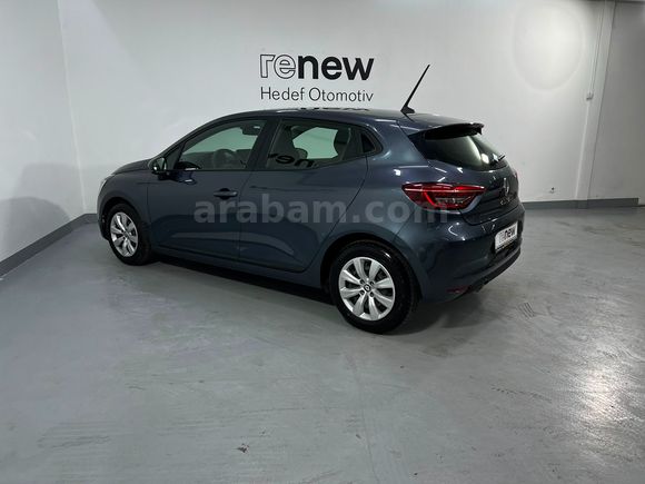 HEDEF RENAULT PLAZA'DAN 2022 CLİO JOY XTRONİC EKRANLI - ORİJİNAL