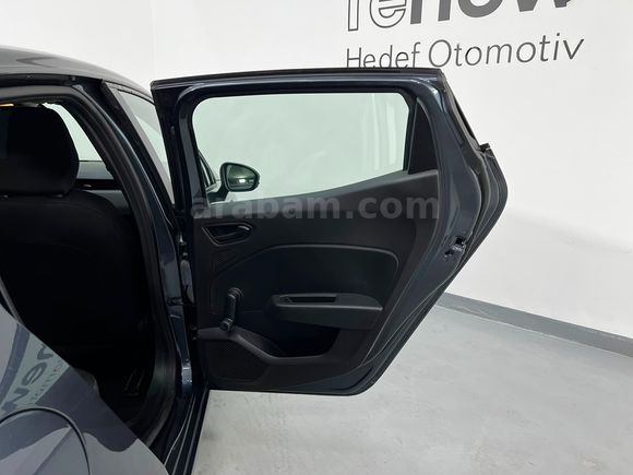 HEDEF RENAULT PLAZA'DAN 2022 CLİO JOY XTRONİC EKRANLI - ORİJİNAL