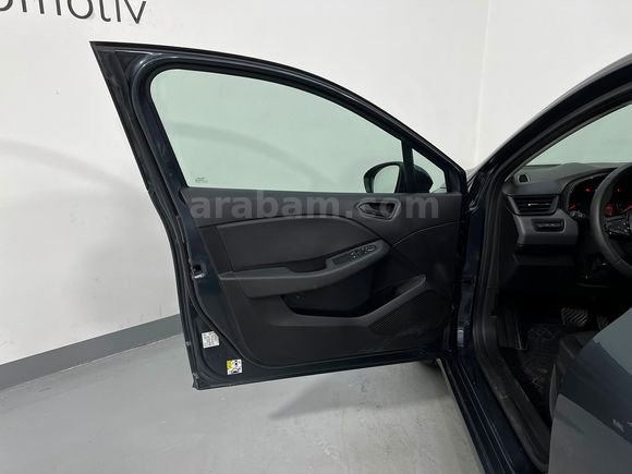 HEDEF RENAULT PLAZA'DAN 2022 CLİO JOY XTRONİC EKRANLI - ORİJİNAL