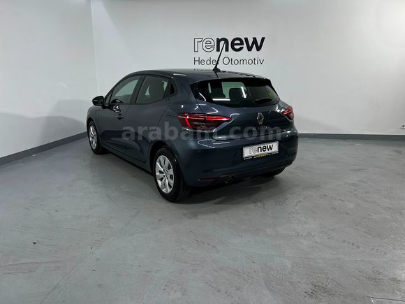 HEDEF RENAULT PLAZA'DAN 2022 CLİO JOY XTRONİC EKRANLI - ORİJİNAL