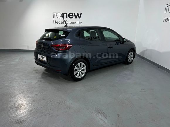 HEDEF RENAULT PLAZA'DAN 2022 CLİO JOY XTRONİC EKRANLI - ORİJİNAL