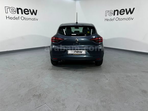 HEDEF RENAULT PLAZA'DAN 2022 CLİO JOY XTRONİC EKRANLI - ORİJİNAL