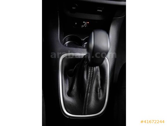 'LESYUS' 2023 MODEL CİTROEN C3 1.2 P.TECH SHİNE BOYASIZ 61.000KM
