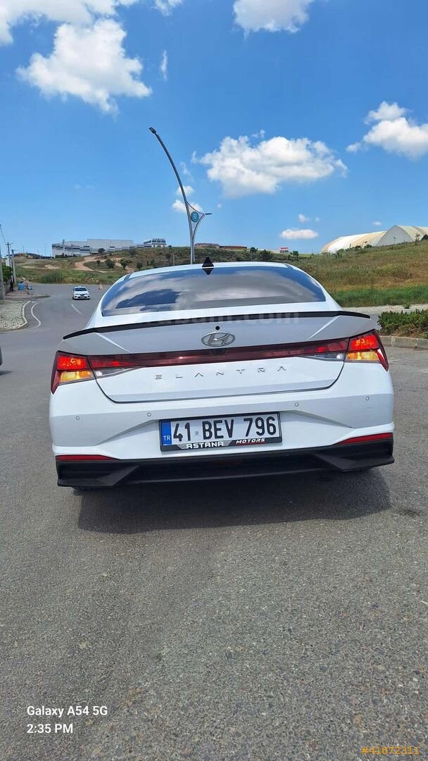 Galeriden Hyundai Elantra 1.6 MPI Smart 2021 Model Kocaeli 174.000 km Beyaz 5