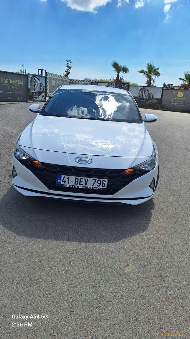 Galeriden Hyundai Elantra 1.6 MPI Smart 2021 Model Kocaeli 174.000 km Beyaz 1
